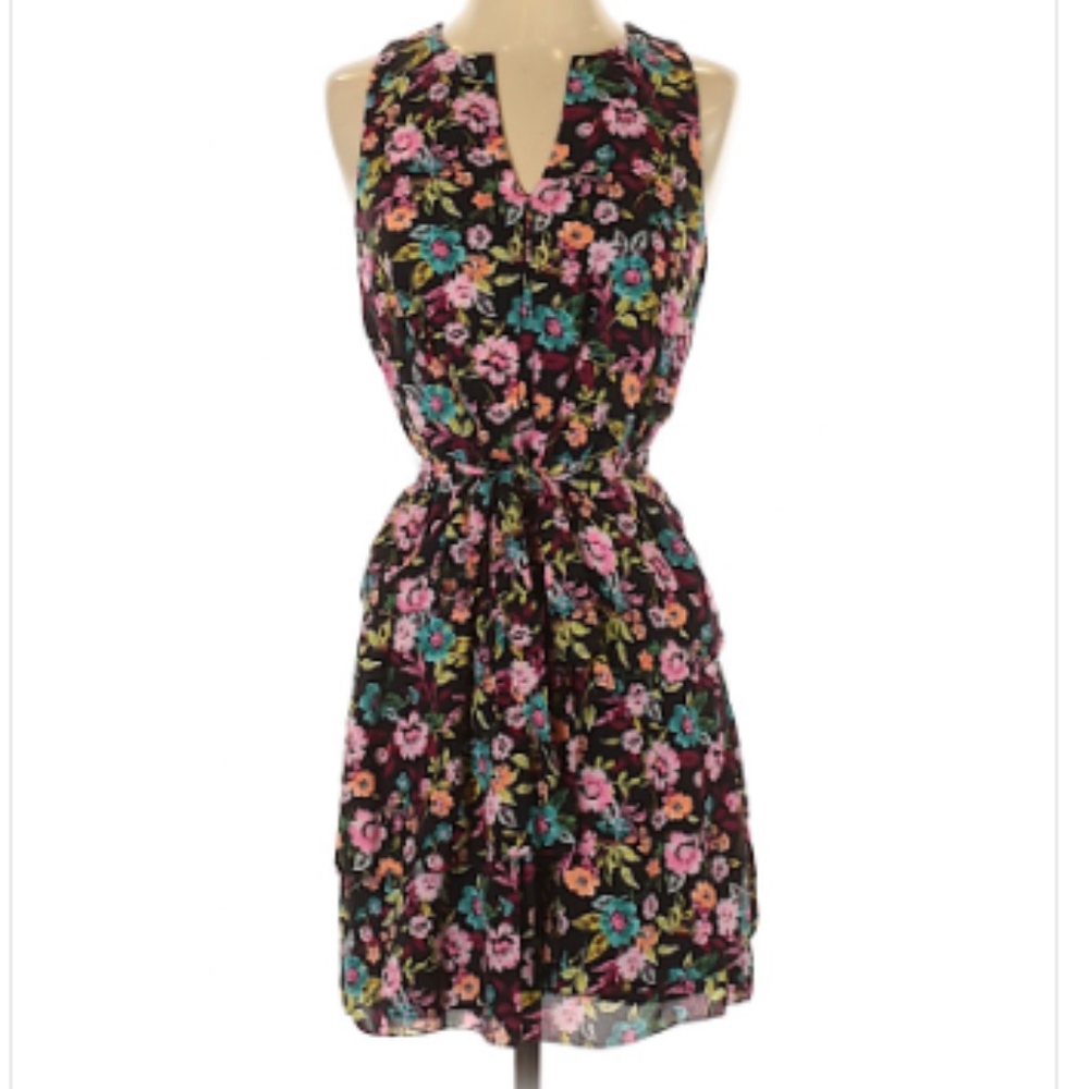 🌵Banana Republic tiered floral v-neck dress